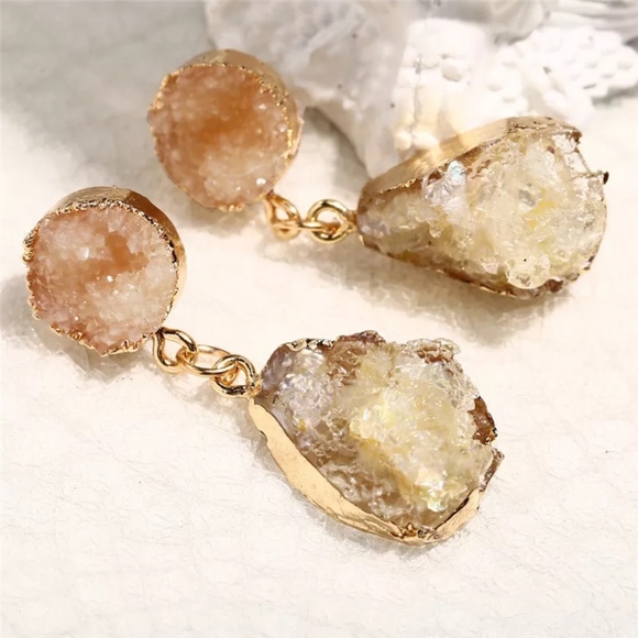 Jewelry - Champagne Gold Irregular Cluster Resin Earrings